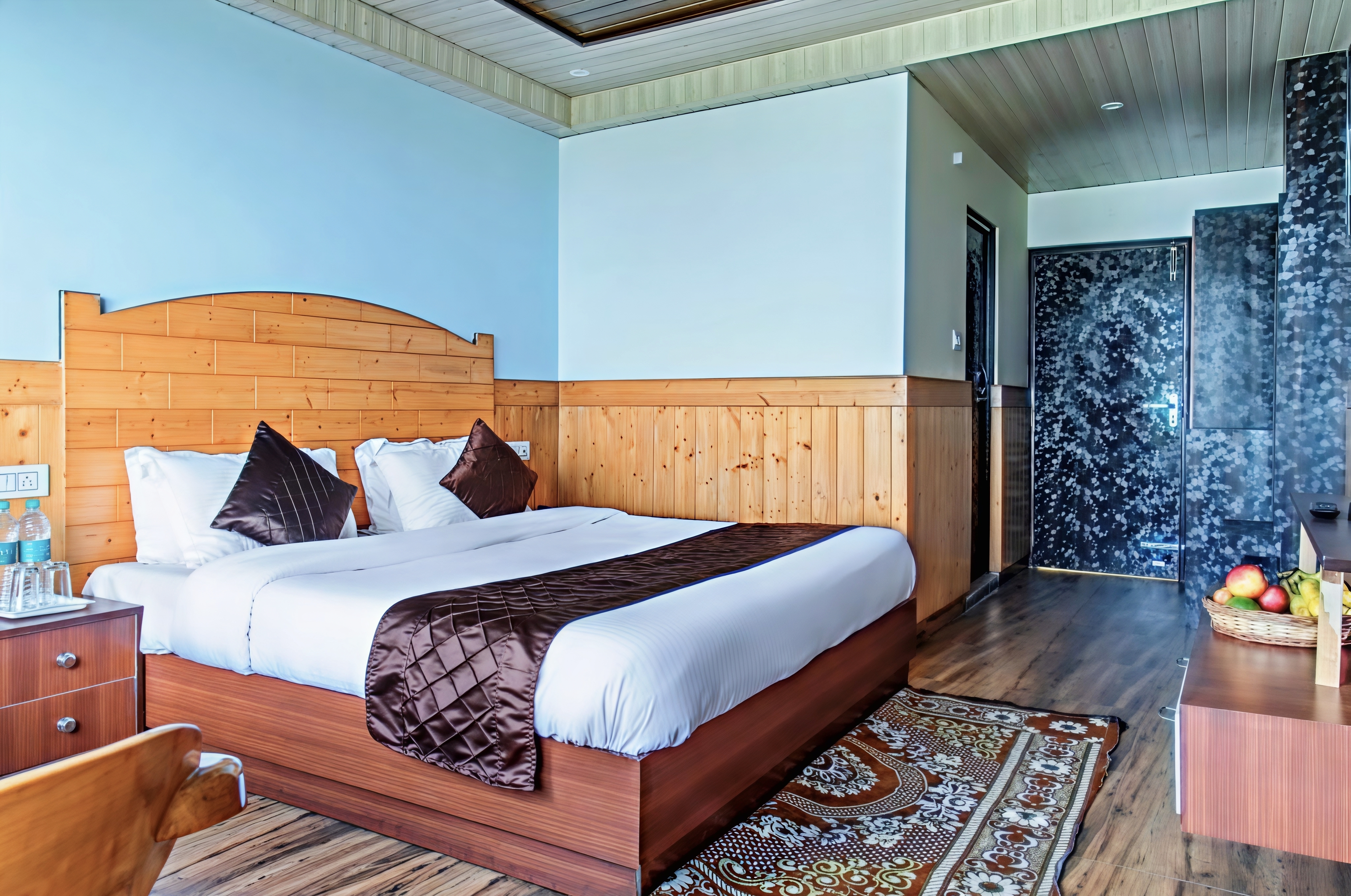 Deluxe Room with Mountain View
